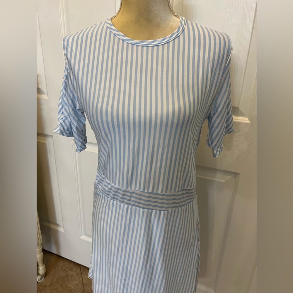 $1 DRESS SIZE MED. NEW WITHOUT TAGS. $1 WITH ANY ORDER OF $10 OR MORE - Picture 3 of 6